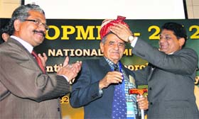 Science and Technology Minister Surinder Singh Negi (right) honours Dr Sikka with Gabriel Walker Award in Dehradun on Tuesday