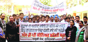NSS volunteers of SDP School hold an anti-drug campaign in Ludhiana on Tuesday