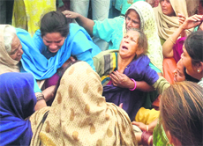 Wailing family members of the deceased at Mulewal Khaira village near Shahkot in Jalandhar on Wednesday. 
