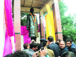 The staute of Goverdhan Tiwari unveiled by Chief Minister Vijay Bahuguna at Almora.