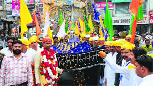 Devotees carry a huge chadar on the occasion of the annual Urs celebration of Bu-Ali-Shah Kalander in Karnal on Thursday