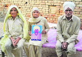The family members of a cancer victim at Dedhna village of Patiala.