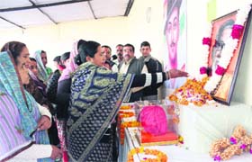Women pay tributes to Shiv Sena supremo Bal Thackeray in Dehradun on Friday