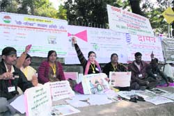 Members of the India Against Legal Corruption stage a dharna at Gandhi Park in Dehradun on Saturday. Tribune photo: Vinod Pundir