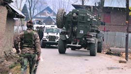 Army personnel near the encounter site in Baramulla district.