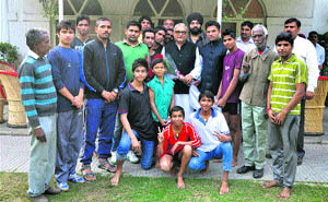 Sirsas Acrobatic Boys with Chief Minister Bhupinder Singh Hooda and MP Ashok Tanwar in Delhi. 