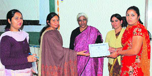 Dr Shubha (centre) and Shalini Chetal (second from left) give away certificates to participants while teachers, Sakshi Mehta (left) and Dr Meet (second from right), look on on the valedictory day of a workshop in Government PG College, Bhodia Khera, in Fatehabad. 