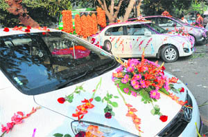 With the marriage season in full swing, flower decorators are busy beautifying cars for marriages at the Club Market in Karnal. 