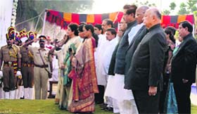 Union Home Minister Sushil Kumar Shinde, Agriculture Minister Sharad Pawar, Maharashtra CM Prithviraj Chavan and family members of 26/11 terror attack victims pay tribute at a memorial in Mumbai on Monday