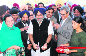 Deputy CM Sukhbir Singh Badal opens a wholesale store in Amritsar.