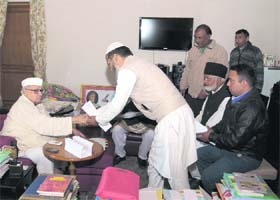 A Muslim delegation meets Governor Aziz Qureshi in Dehradun on Tuesday