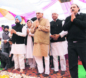 Uttarakhand Chief Minister Vijay Bahuguna pays obeisance at the Race Course gurdwara on the occasion of Gurpurb in Dehradun on Wednesday. 