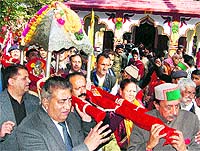 Governor Urmila Singh and others hold the palanquin at the closing ceremony of the Renuka fair at Renuka Ji on Wednesday.