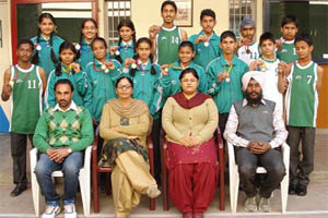 Medal winning students of Silver Oak along with the director Malvinder K. Sidhu, principal Neelam Verma and sports teachers Amandeep Singh and Iqbal Singh. 