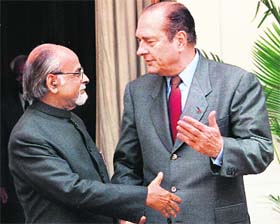 Former French President Jacques Chirac (R) and IK Gujral gesture prior to a signing ceremony at Hyderabad House in New Delhi.