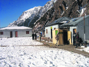 Snowfall on the higher reaches of Bageshwar district has led to bitter cold in Kapkot subdivision. The snow on mountains is visible in the Dhakuri and Pakhuwa Bugyal areas. The minimum temperature in Kapkot town was 8C on Saturday. 