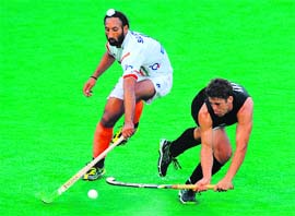 Indias Sardar Singh vies with Nicholas Wilson of New Zealand in Melbourne on Sunday