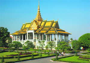 A view of the Royal Palace in Cambodia. Below: King Norodom Sihanouk's picture on a bank note Photos: Shutterstock