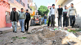 Ward councillor Saurabh Joshi (fourth from left), MC officials, along with area residents, inspect the work at Cheap Houses in Sector 15-D, Chandigarh, on Tuesday.
