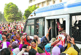 Activists of the Sarv Karamchari Sangh court mass arrests against the public-private partnership in government Departments, outsourcing, franchisee system and other demands in Karnal on Tuesday.