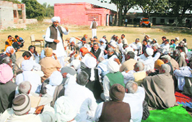 Inder Singh Hooda, coordinator, Haryana Jat Arakshan Sangharsh Samiti, addresses representatives of various khaps at Garhi Bala village in Sonepat district on Friday