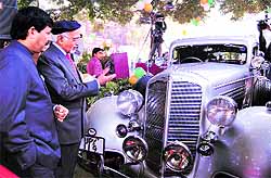 Vice-President Hamid Ansari looks at a vintage car at a rally in New Delhi on Saturday