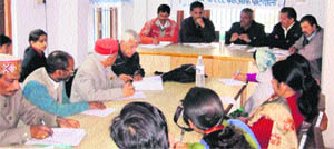 Activists of the Himachal Gyan Vigyan Samiti, an NGO, at a state-level committee meeting in Mandi on Sunday. 