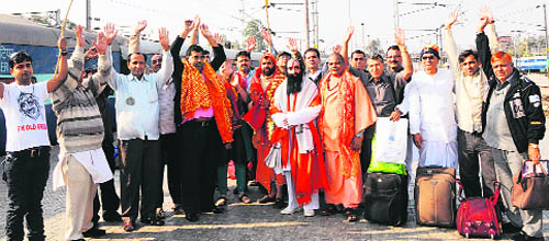 A group of Hindu pilgrims on Tuesday crossed over to Pakistan through Wagah to celebrate the birth anniversary of Sant Sadha Ram Sadh