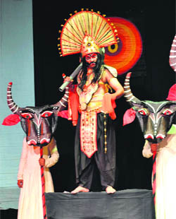 The National Theatre Festival continues to charm Amritsar residents. A play, Yamlila, staged at Punjab Natshala on Wednesday, brought the concept of democracy laced with humour.