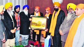 Avtar Singh with Dr Mahomad Abbasi at Golden Temple in Amritsar