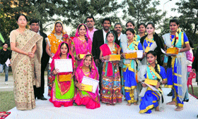 Olympic bronze medallist Yogeshwar Dutt with students and staff members of Gateway International School, Sonepat.