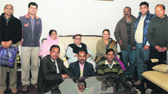 Kedarnath legislator Shaila Rani meets Governor Aziz Qureshi with a delegation from her area in Dehradun on Saturday.