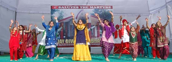 Students of Government Girls Senior Secondary School, Fazilka, presenting gidha during the Vijay Diwas celebrations