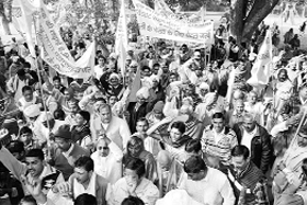 Jat agitators began their march in support of reservation from Hisar on Sunday.