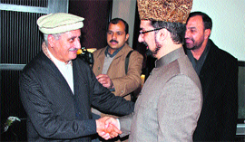 Pakistan-occupied Kashmir president Yaqoob Khan (L) shakes hands with Hurriyat leader Mirwaiz Umar Farooq during a meeting in Muzaffarabad on Sunday.