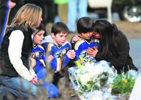 US citizens pay their respects at a memorial for shooting victims near Sandy Hook Elementary School in Newtown on Saturday