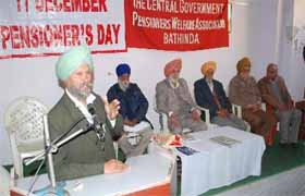 A member of the Central Government Pensioners Welfare Association speaks at an event hosted at the Public Library.