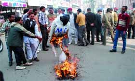 The advent of winter has neither deterred the protesters nor dampened their spirit. On the contrary, they have been taking to the streets with gusto to make their voices heard in the corridors of power. While activists of the Youth Congress (Left) burnt an effigy of the Municipal Corporation on Monday