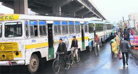 Zirakpur Point near Paras Downtown Square: Traffic jam at Zirakpur lights keeps commuters waiting for over 10 minutes everyday as they head towards Chandigarh