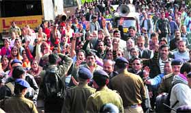 Members of the Uttarakhand Rajya Andolankari Manch and the Mahila Manch hold a march from Parade Ground to the Governor house in Dehradun on Monday.