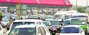 A view of traffic chaos at Gurgaon toll plaza