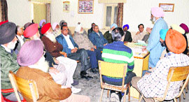 Northern Railway Pensioners Welfare Association chairman Sher Singh addresses a gathering in Ludhiana on Monday. 