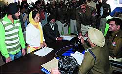 Ravneet Kaur, the daughter-in-law of a former SGPC member, narrates her woes to Inspector General of Police Nirmal Singh Dhillon during the police khula darbar for NRIs held in Bathinda on Tuesday