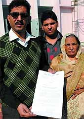 The father and the grandmother of Jaishree, a student of the SSD Girls College who committed suicide in the college hostel, met the police officials during the Khula Darbar in Bathinda on Tuesday