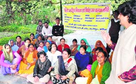 Vimla Pandey, chief of the Mahila Utpidan Nivaran Samiti, condemns the Delhi gangrape incident while addressing a gathering of women in Haridwar on Tuesday