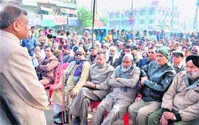 Former legislator Ambrish Kumar addresses a dharna at Chandracharya Chowk in Haridwar on Tuesday