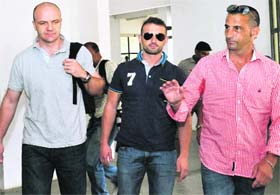 Marines Massimiliano Latore (R) and Salvatore Girone (C) with an Italian official at the Ernakulam Police Commissioner's office on Tuesday