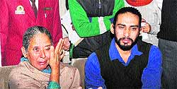 Jasbir Kaur, a resident of Malout, and her son Jaideep Singh break down before Inspector-General Nirmal Singh Dhillon during the police camp for NRIs in Bathinda on Tuesday