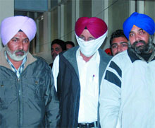The accused ASI Sukhpal Singh (centre) in the custody of the Vigilance Bureau officials.