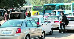 There is a heavy inflow of traffic due to the bus stop at Housing Board Chowk. Usually, the traffic coming from the Panchkula slip road comes to a halt.
